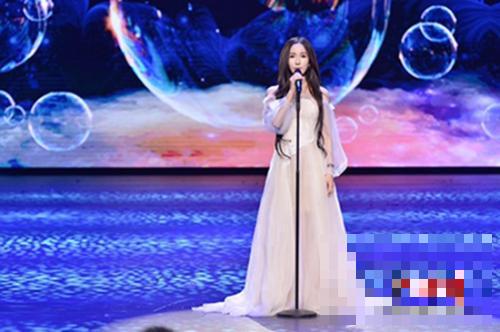 娄艺潇《跨界歌王》备受好评 七月份就会推出新歌