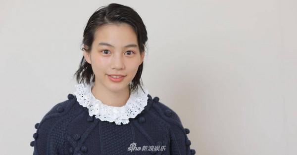 组图：日本女星能年玲奈接受采访 妆容干净笑容甜美