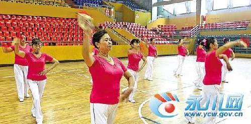 >重庆市2014年老年人健身球操比赛在我县举行