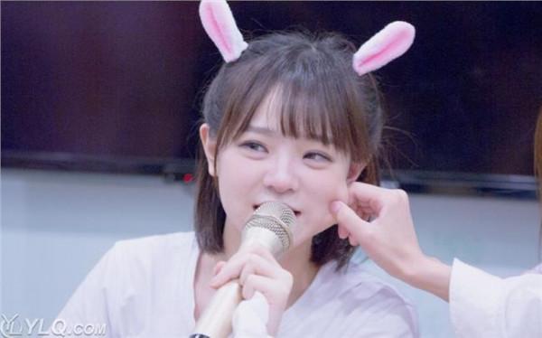 陈怡馨写真 SNH48成员陈怡馨清空微博退团原因 陈怡馨多大为什么得抑郁症真相