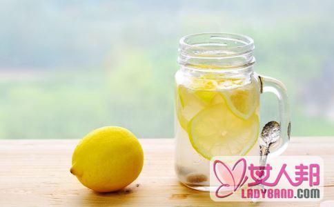>日常排毒减肥 起床一杯柠檬水
