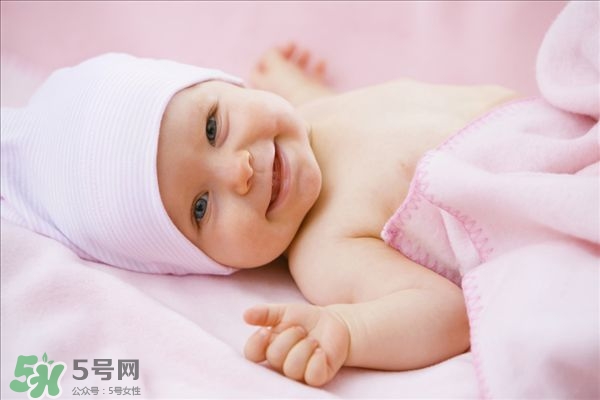 >4月龄宝宝发育标准 4月龄宝宝发育指标