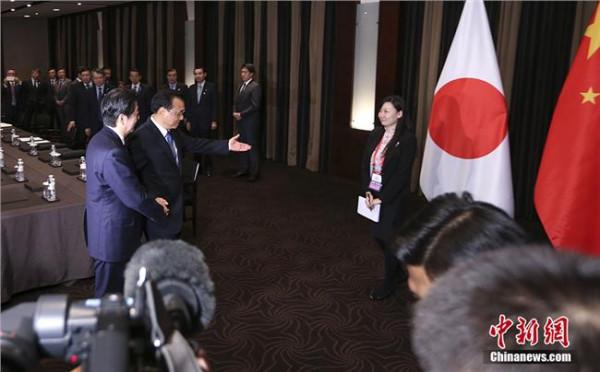 >安倍晋三能两次当选为日本首相 其安倍家族起到了多大的作用?