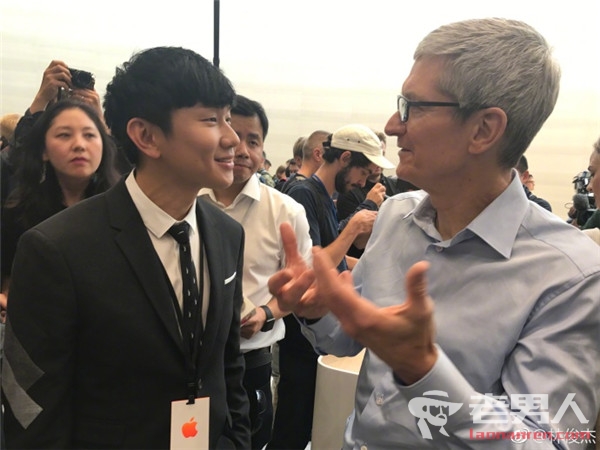 >林俊杰与苹果什么关系 林俊杰与iPhone总裁蒂姆·库克亲密合照曝光