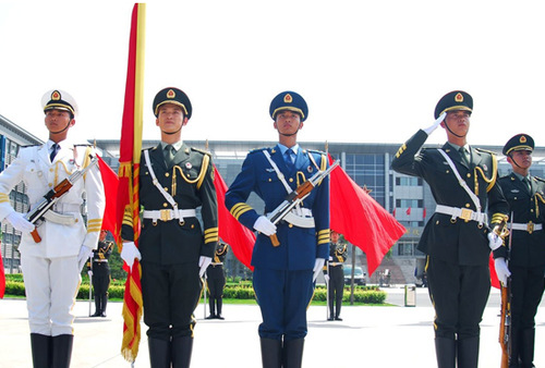 三军仪仗队李本涛结婚 中国三军仪仗队闪耀莫斯科:队员平均身高1 88米