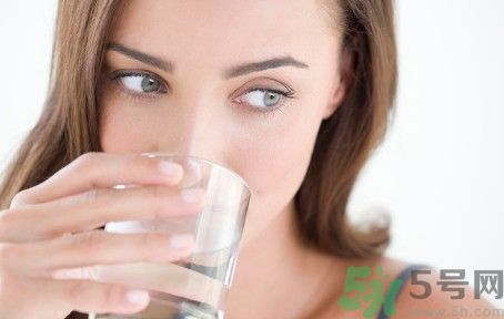 喝水能防肾结石吗？喝水怎么预防肾结石？
