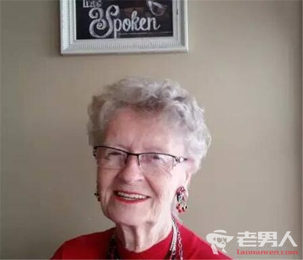 81岁老奶奶当游戏主播 成史上最年长网红
