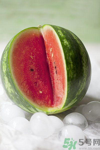 吃冰西瓜为什么会拉肚子？哪些人不适合吃冰西瓜？