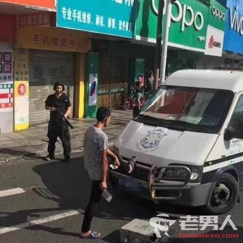广东一男子持菜刀拦截运钞车 目前被逮捕