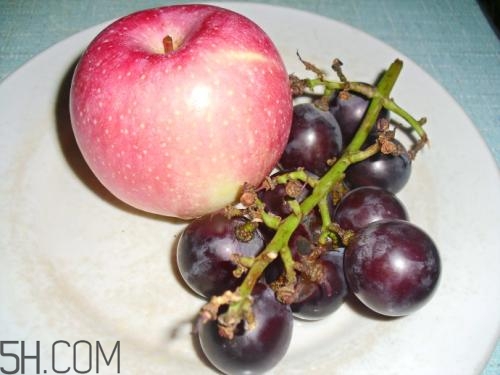 苹果和葡萄能带皮吃吗？苹果与葡萄的清洗方法是什么？