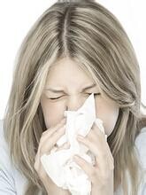 >鼻子痒打喷嚏流鼻怎么办 怎么区别过敏性鼻炎和感冒
