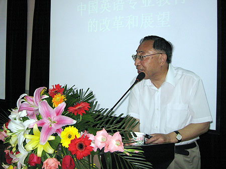 >胡壮麟龙日金 6月27日著名语言学家胡壮麟教授来我校讲学