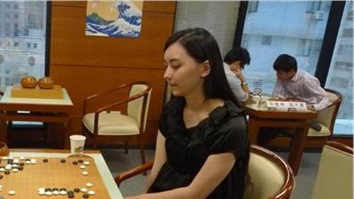 黑嘉嘉整容 美女棋手黑嘉嘉让日本棋迷心动的夜晚