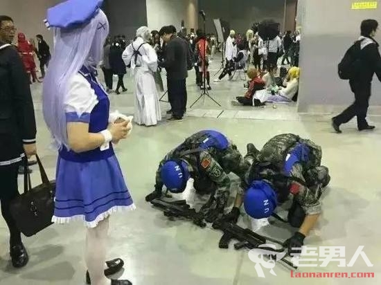 >军报痛批动漫迷扮中国维和军人向日式少女下跪