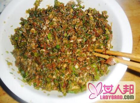 >猪肉芹菜饺子馅的做法 芹菜的功效与作用 芹菜叶子能吃吗