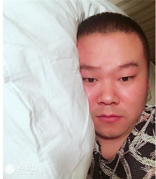 >岳云鹏深夜晒自拍 称已学会杨洋自拍撩妹技能