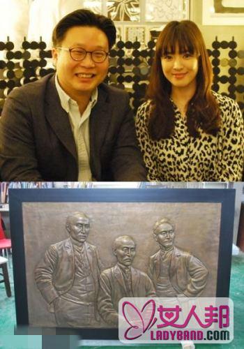 宋慧乔为荷兰韩国烈士纪念馆捐浮雕 表达爱国情