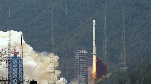相里斌北航 记者采访中国首颗新一代北斗导航卫星总指挥相里斌