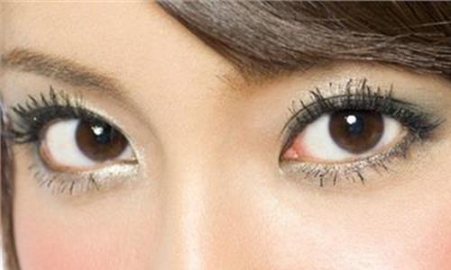 如何让单眼皮变双眼皮 单眼皮和双眼皮的富贵命运 你的是哪种眼皮?