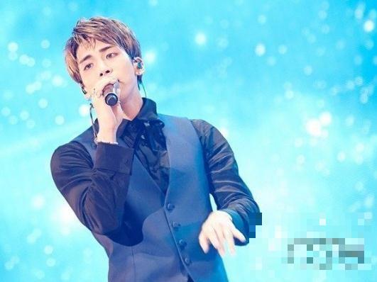 金钟铉新歌《幻想痛》是留给粉丝最后的礼物 演唱会时早有暗示