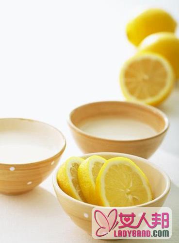 >鲜柠檬片泡水的功效有哪些？美白祛痰提高免疫力
