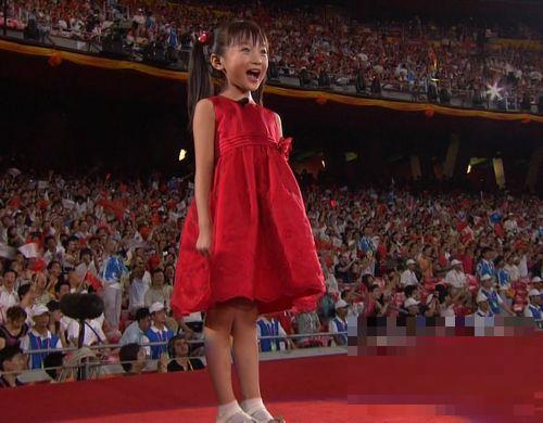 她被誉中国第一童星 却因北京奥运会假唱轰动全球 如今长这样了