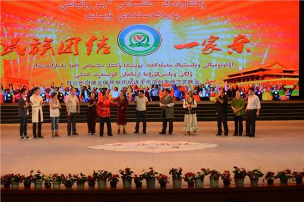 >王艳娜民族团结 十二师5名民族团结进步模范进社区宣讲民族团结故事