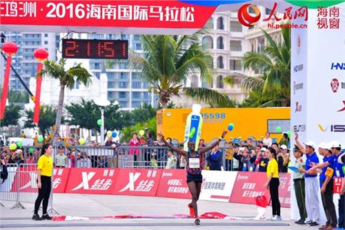 马拉松运动员李子成 跑出三亚运动精神2016海南国际马拉松收官
