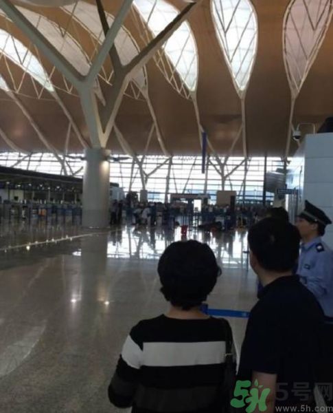 浦东机场疑似爆炸 啤酒瓶加鞭炮的威力有多大？