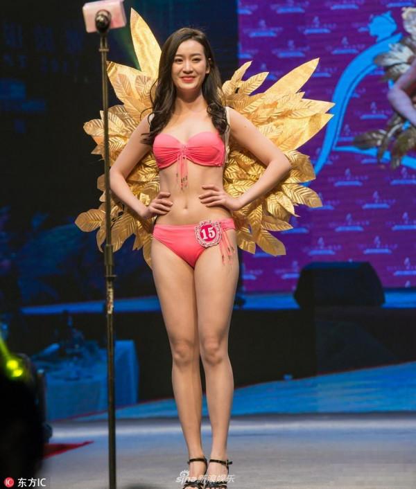 组图：亚洲小姐决赛变山寨维密秀 泳装佳丽秀魔鬼身材
