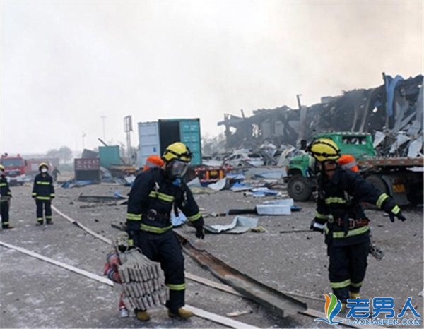 天津港爆炸市长黄兴国赴现场指挥救援 自认不可推卸责任