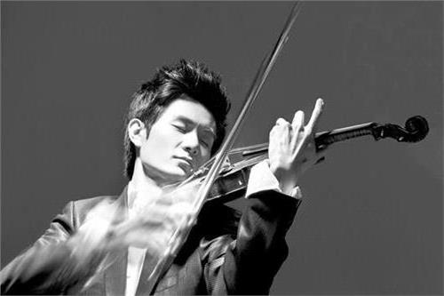 “刘小春”唐韵变身小提琴家 不做影星专心音乐