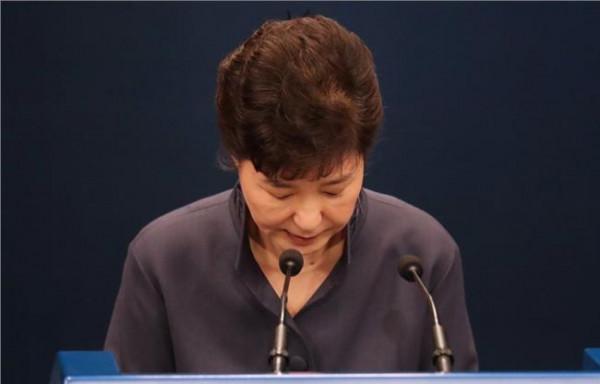 >朴槿惠闺蜜门最新进展 青瓦台否认朴槿惠主动辞去总统职务