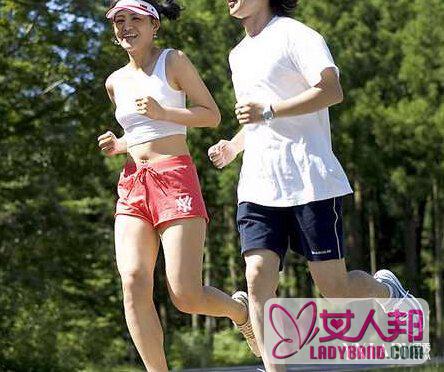 冬季快走和慢跑哪个效果好 运动减肥有益身体健康！