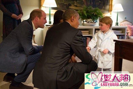 >2岁乔治王子多牛？穿着睡袍拖鞋“接见”奥巴马