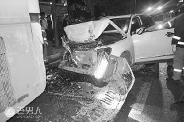 >兰州市兰炼十字发生一起两车追尾事故 致一人受伤