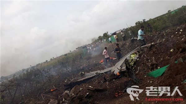 印度米格21战机坠毁 半空中解体爆炸致1人死亡