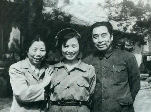 1938年江青曾和周恩来养女孙维世同台演出(图)