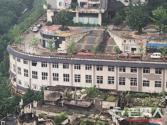重庆屋顶马路爆红（图） 你家屋顶上是条路不纳闷吗