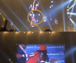 2NE1成员朴春演唱会表演前手翻 裙子滑落不慎走光内衣