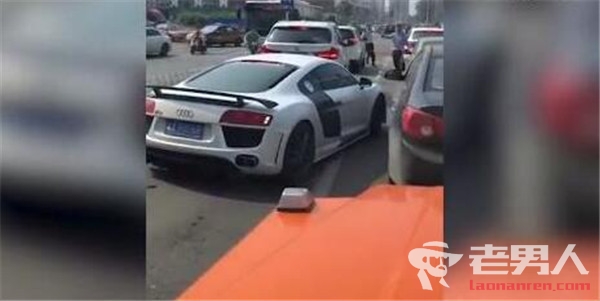 奥迪跑车在北京冲卡逃逸 致一名民警和一名群众受伤