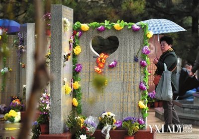 >姚贝娜墓地 姚贝娜的墓地位置确定 不少武汉陵园负责人欢迎贝娜回家