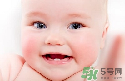 宝宝牙齿发黄是什么原因?宝宝牙齿发黄怎么去除