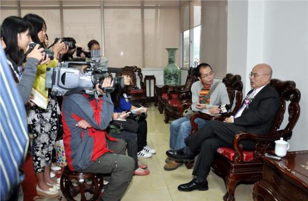 阮次山退休了 凤凰卫视首席评论员阮次山专访:伊战留下了什么
