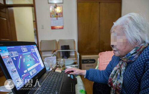 >93岁奶奶玩网游 20多年鼠标用的超溜