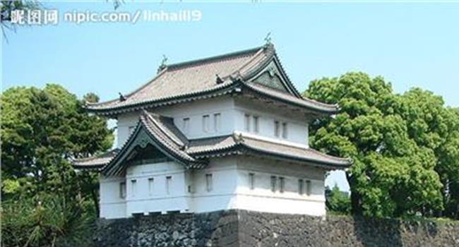 【日本皇宫雕像】日本皇宫上空出现不明灯光闪烁 警方展开调查