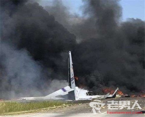 美军一运输机坠毁致5人死亡 坠毁现场浓烟滚滚