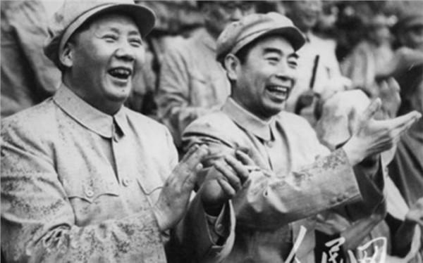 >周至柔毛泽东 重庆谈判时周恩来对毛泽东的保护:总是亲尝饭菜
