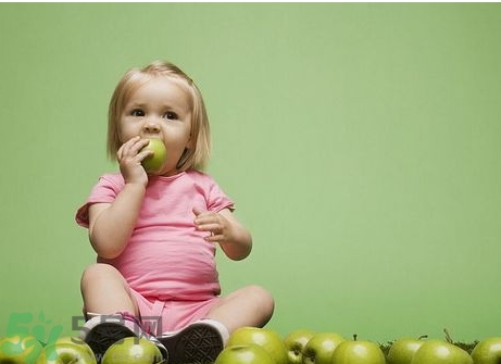 积食发烧可以吃西瓜吗？积食发烧吃什么水果好？