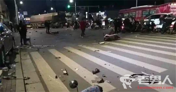 南宁轿车连撞多部电动车： 5人受伤 司机逃逸被抓